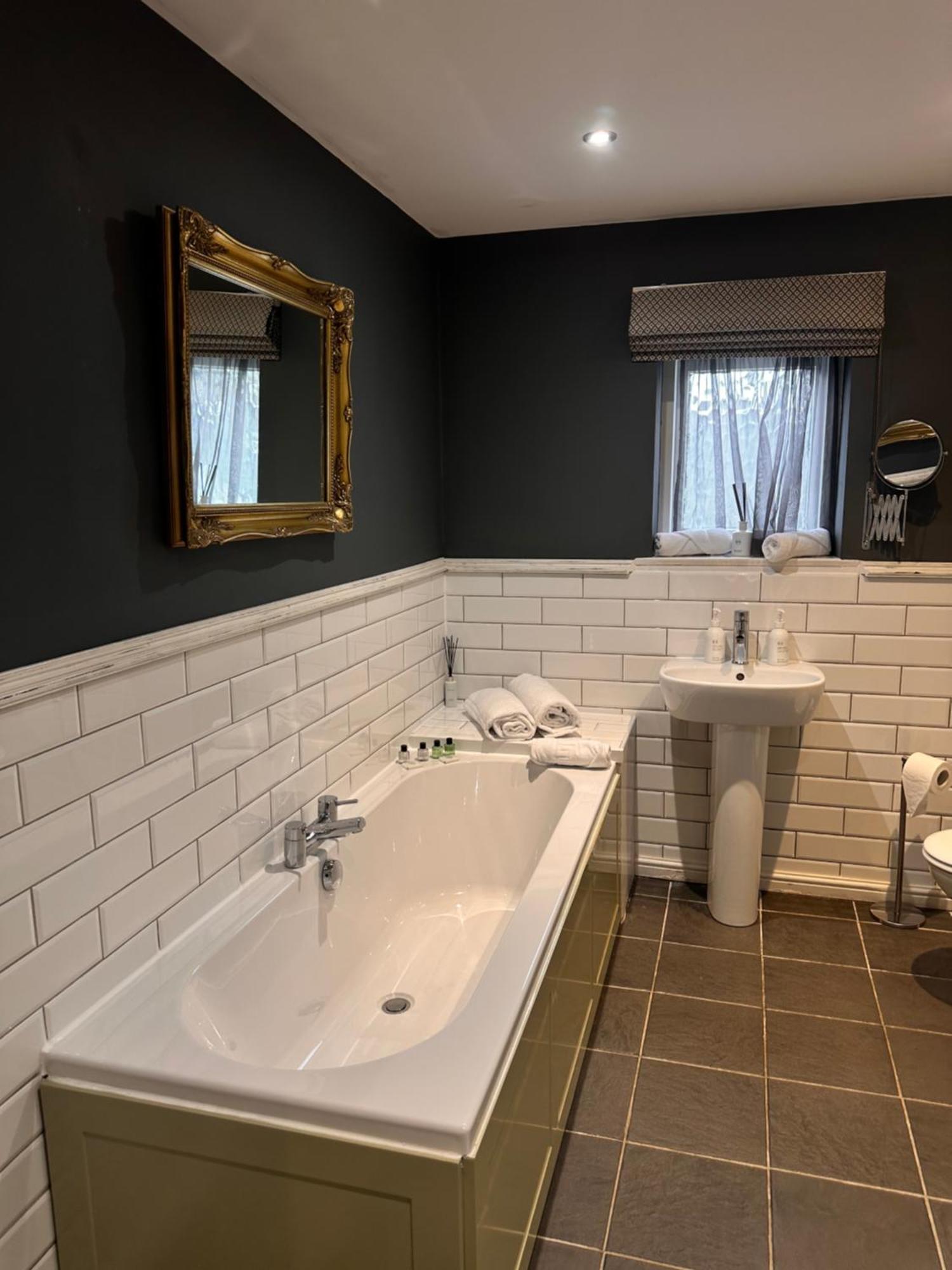 The Vicarage Hotel Holmes Chapel Buitenkant foto